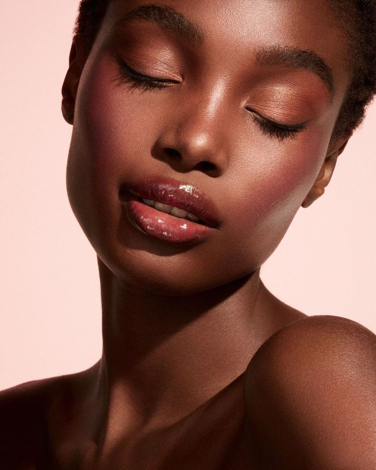 Lip Oils: The Luxurious Secret to Plump, Hydrated Lips You Need to Try Now Mirrors Beauty