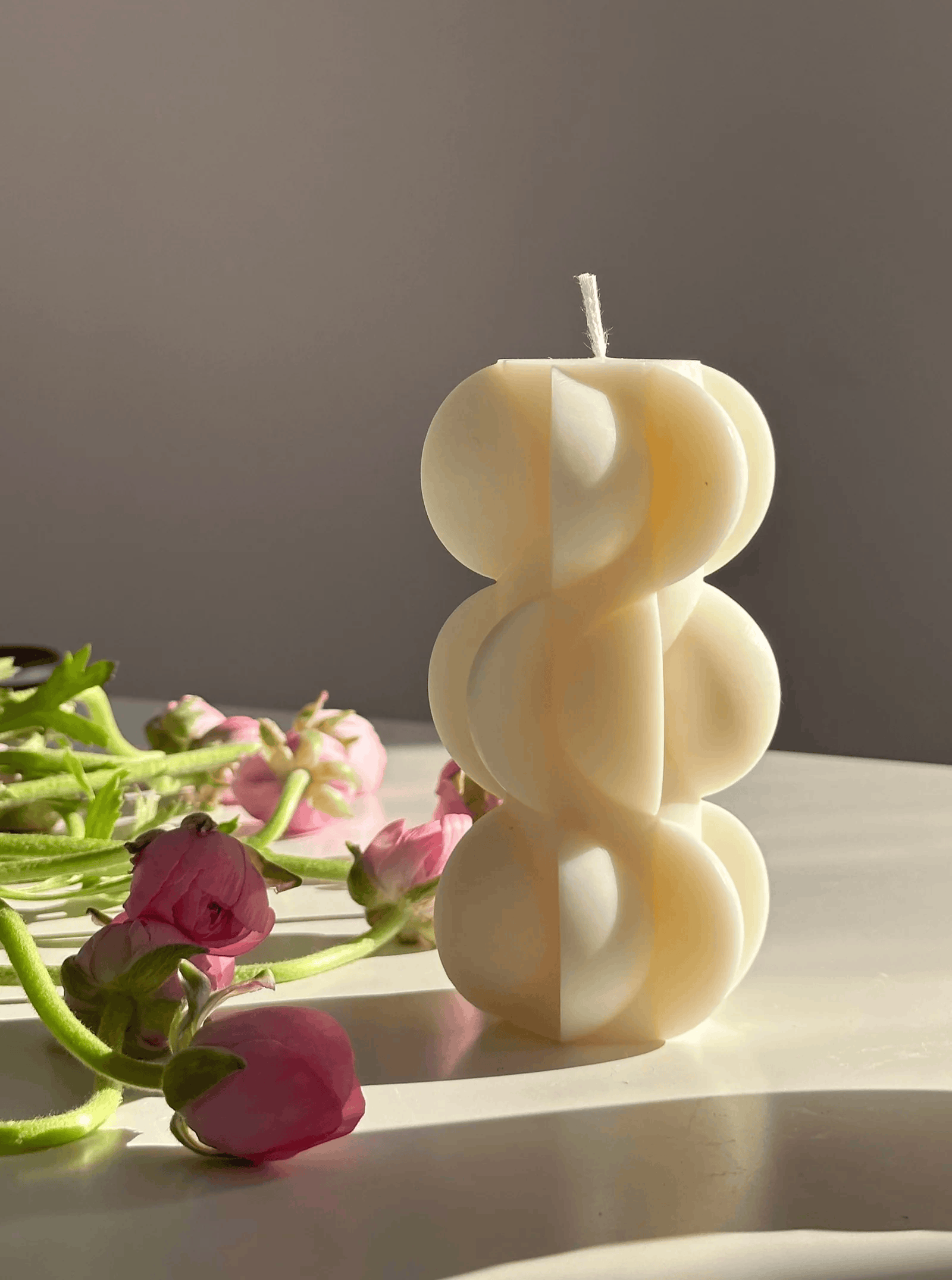 Olive Gergel Small Scallop Eco Soy Candle - Mirrors Beauty