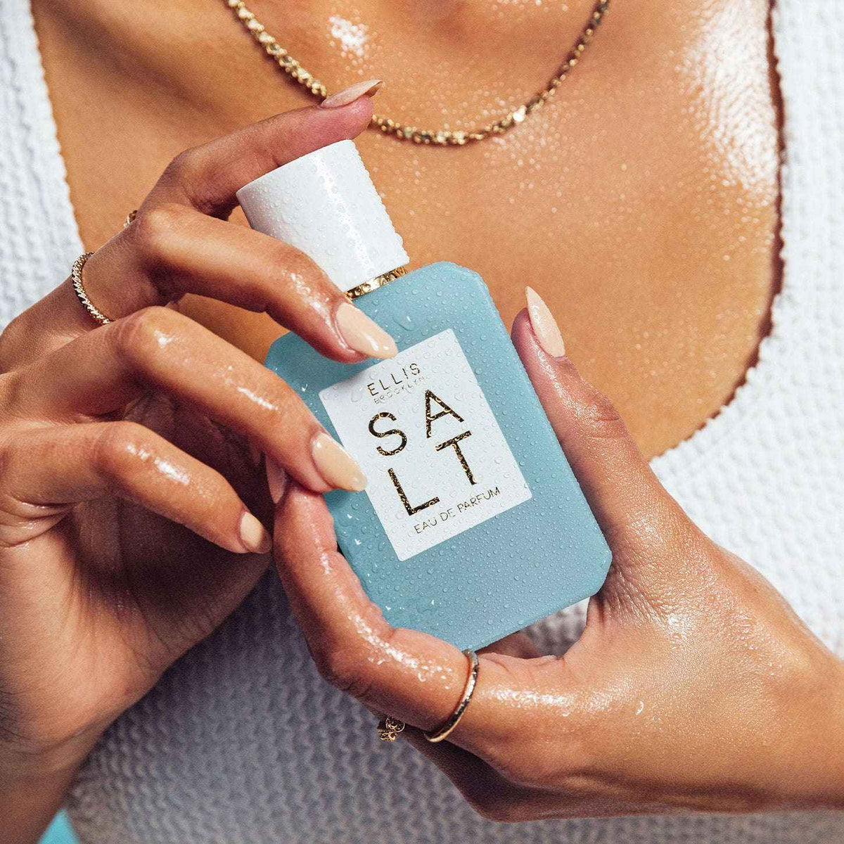 How to Layer Fragrance Properly: Building a Scent That Lasts All Day
